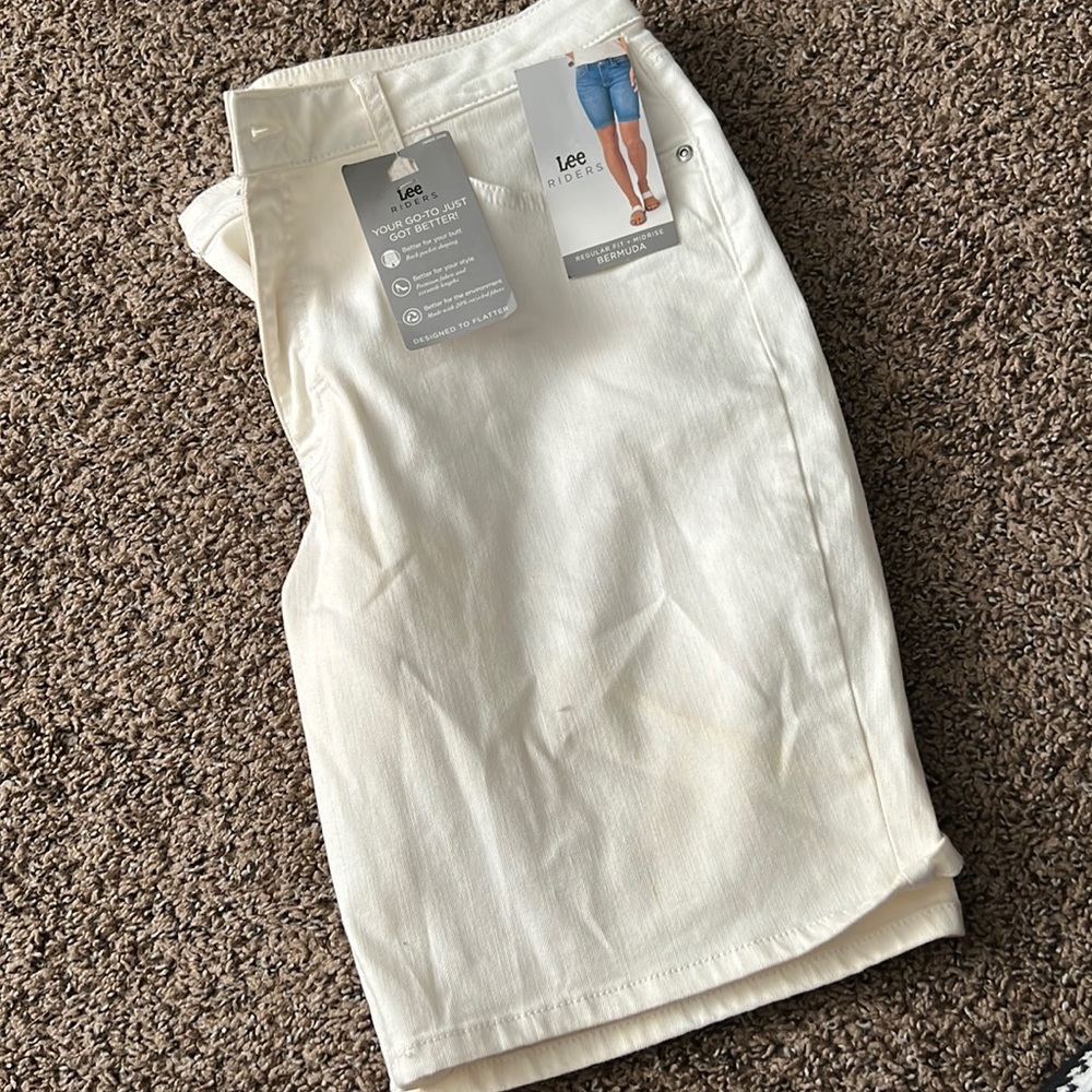 lee mid rise Bermuda shorts——Nwt